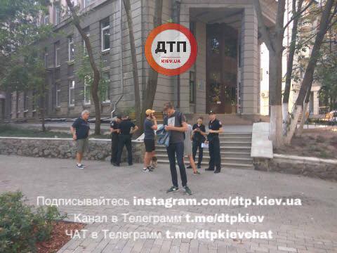 В столичном парке нетрезвый мужчина устроил стрельбу В столичном парке нетрезвый мужчина устроил стрельбу