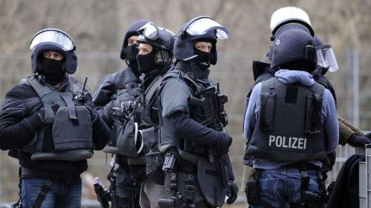 Экстремист открыл стрельбу по полицейским в Баварии