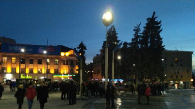 В центре Харькова проходит факельный марш, организованный «Азовом»