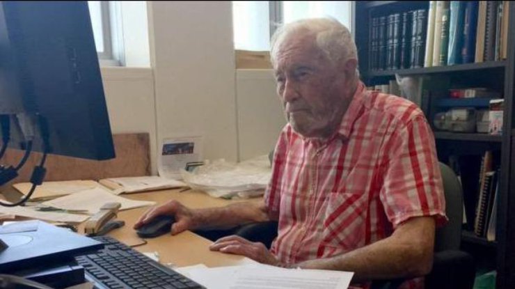 В Австралии 102-летний ученый достиг права продолжать работать в университете