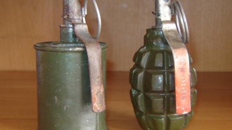 На Оболони около почты обезвредили боевую гранату