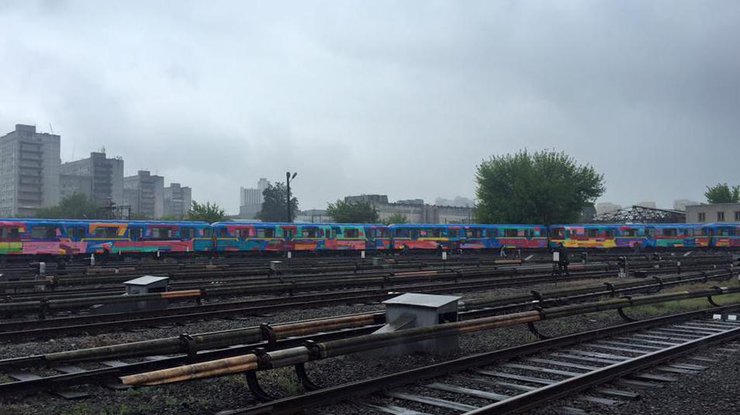 В метро Киева запустят разноцветный поезд