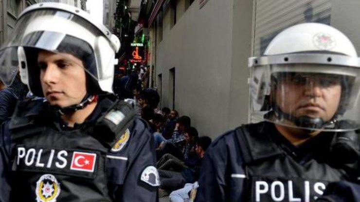 В Турции по подозрению в причастности к мятежу арестовали шесть тыс. человек