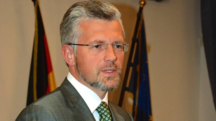 http://www.podrobnosti.ua/media/pictures/2016/8/23/thumbs/740x415/ukrainskie-migranty-ne-javljajutsja-riskom-dlja-evropy-posol_rect_836f84297b92e39164f7a2e1b8c31203.jpg