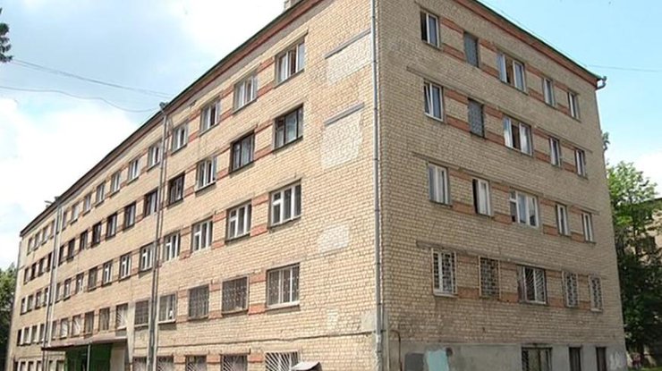 Вышел покурить: в Харькове ученик выпал с балкона многоэтажки Вышел покурить: в Харькове ученик выпал с балкона многоэтажки