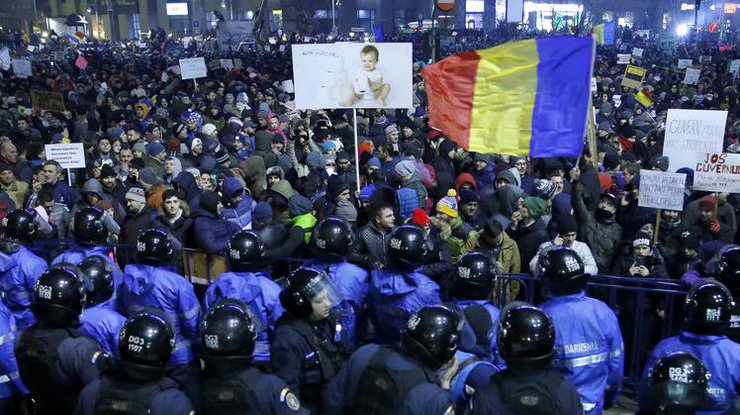 http://www.podrobnosti.ua/media/pictures/2017/2/2/thumbs/740x415/v-rumynii-na-protesty-protiv-korruptsii-vyshli-230-tysjach-chelovek_rect_a7bd37582f502c0413eca8528a767088.jpg
