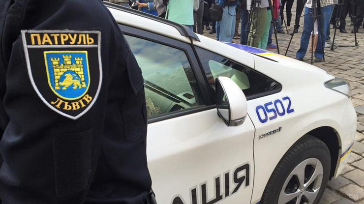 Уголовник обстрелял окна клиники во Львове