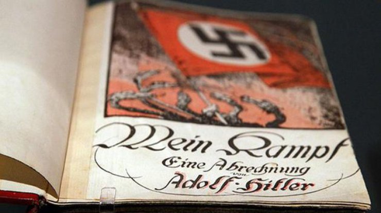 В Великобритании реализуют редкостный экемпляр Mein Kampf с автографом Гитлера В Великобритании реализуют редкостный экемпляр Mein Kampf с автографом Гитлера