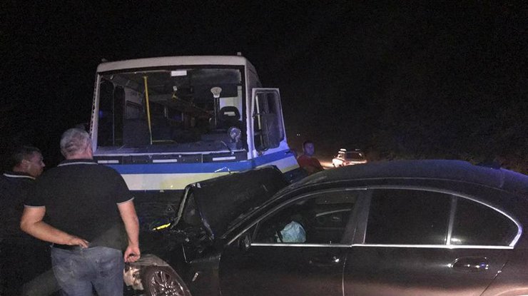 Пьяный водитель иномарки въехал в автобус с пассажирами