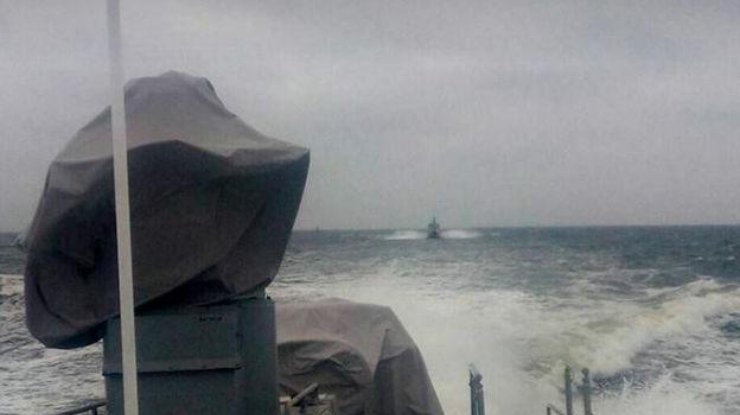 ФСБ: Три корабля ВМС Украины нелегально вошли в территориальные воды Российской Федерации