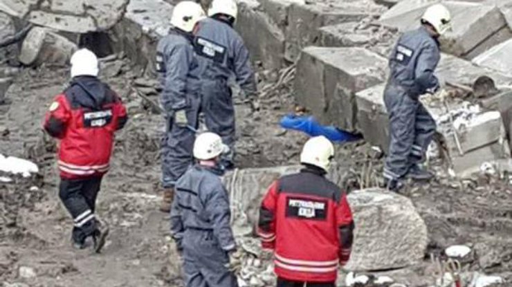 В Киеве на стройке произошла ужасающая катастрофа В Киеве на стройке произошла ужасающая катастрофа