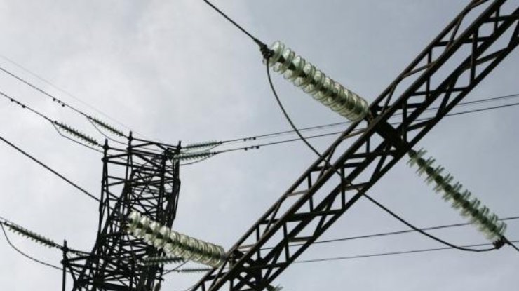 Украинский парашютист зацепился за линию электропередач под Ивано-Франковском Украинский парашютист зацепился за линию электропередач под Ивано-Франковском