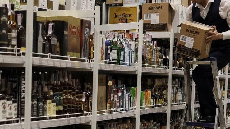 Минэкономразвития предлагает поднять минимальные цены на спирт
