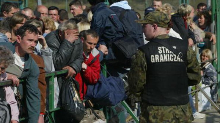 Волна трудовой миграции из Украины обусловлена многими факторами. Илл