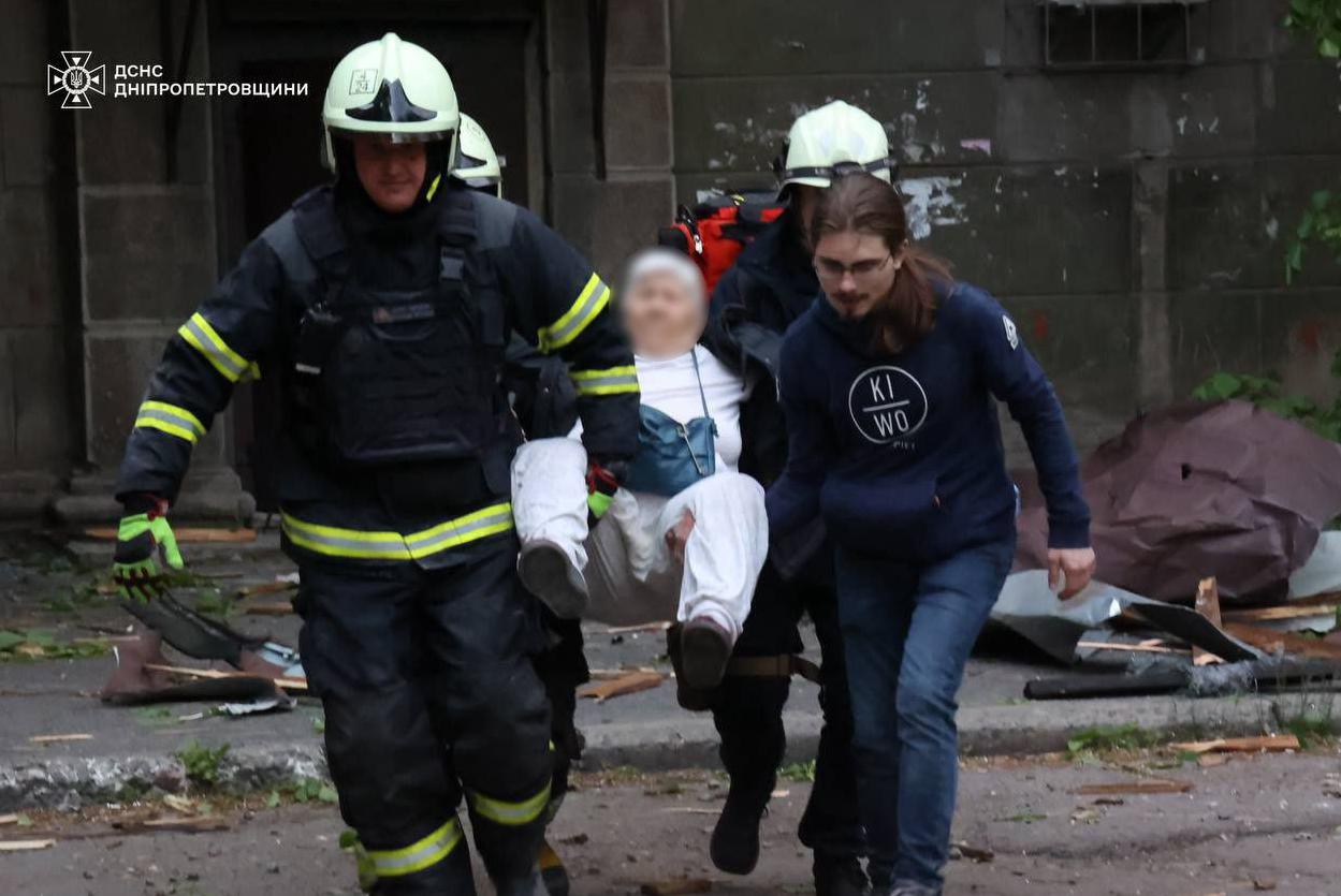 У пʼятницю, 19 квітня, у лікарні померла дитина, яка отримала важкі поранення під час масованої ворожої атаки на Дніпропетровщину