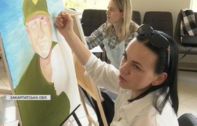 В Ужгороді для дружин загиблих героїв влаштували арттерапію