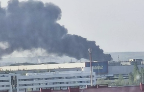 У рф біля заводу "КамАЗ" спалахнула потужна пожежа