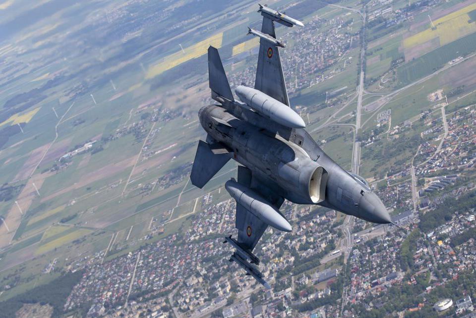 Чехія передала перший тренажер винищувача F-16 в одну із бригад тактичної авіації