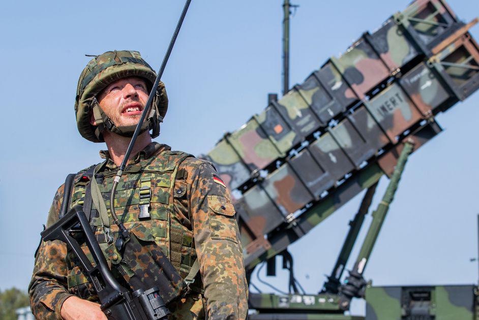 Існує пропозиція залучити системи протиповітряної оборони країн НАТО, розміщені на східних кордонах Альянсу, для захисту західних регіонів України від російських безпілотників. Зокрема, це можуть зробити Польща та Румунія