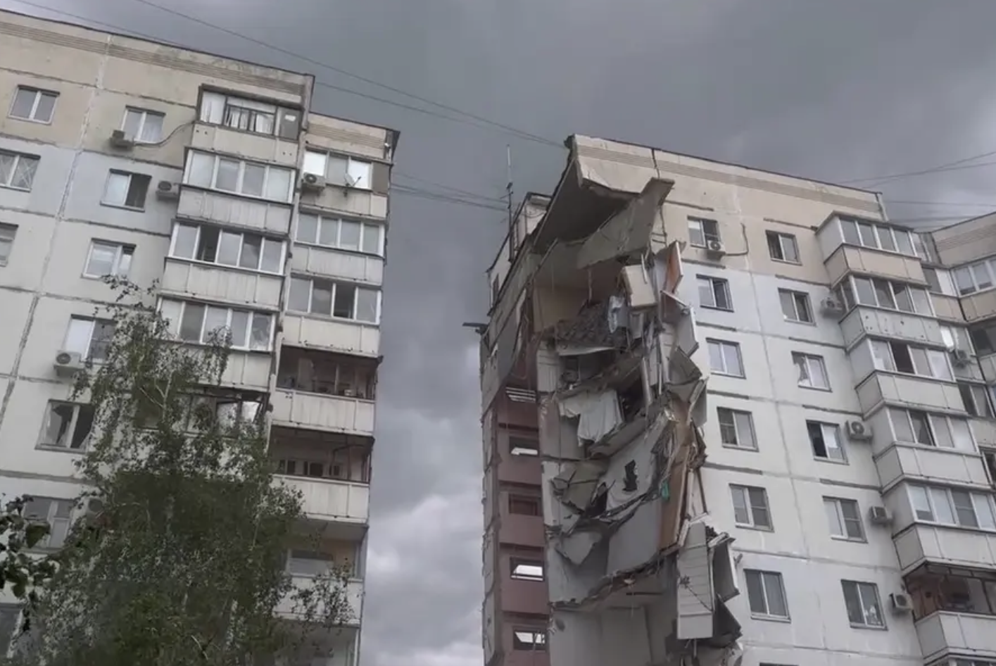 Міністерство оборони росії повідомляє, що обвал під’їзду в багатоповерховому будинку в Бєлгороді стався через дії їхньої протиповітряної оборони