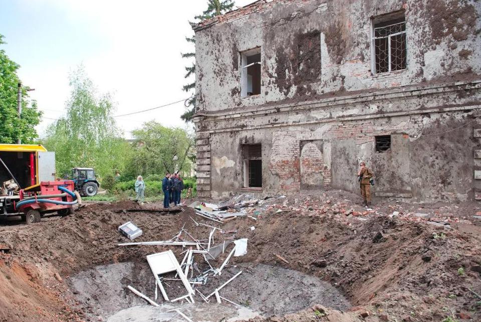 російські військові атакували приватний центр Харкова, де зруйновано кілька будівель