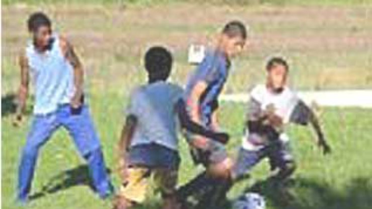 В ЮАР дети сыграли в футбол головой ребенка