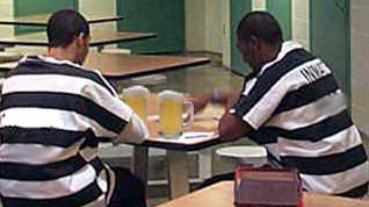 В США заключенные сбежали из тюрьмы за пивом