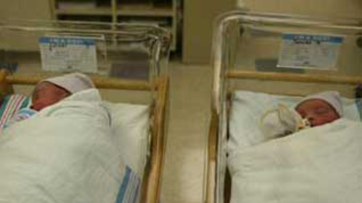 В США две сестры-близняшки в один день родили по паре близнецов