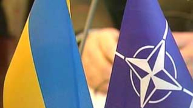 Только 12% украинцев поддерживают вступление Украины в НАТО и ЕС