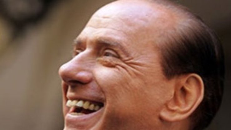 Берлускони устроил на своей вилле на Сардинии извержение искусственного вулкана