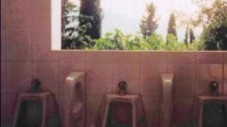 Испанец жил в общественном туалете 15 лет