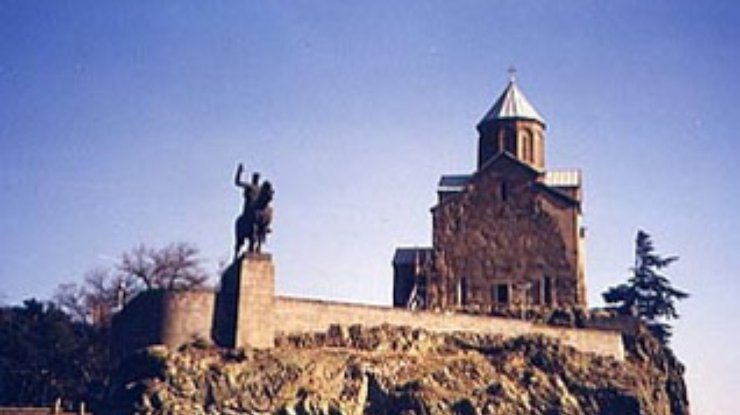 На территории храма в Тбилиси спутник заснял изображение Богоматери