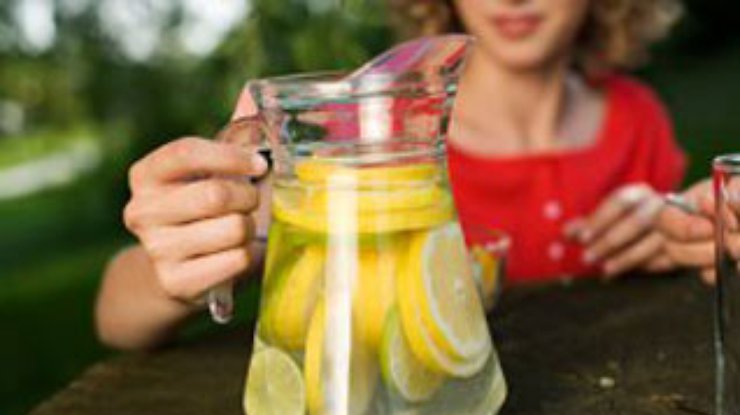 Медики советуют больше пить в жару