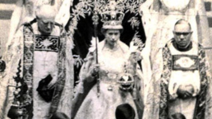 На аукционе продана "запрещенная" фотография коронации британской королевы
