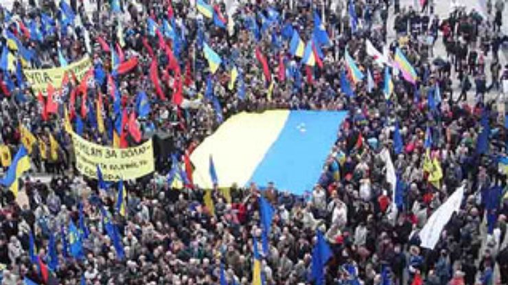 Опрос: Украинцы не видят смысла в демократии