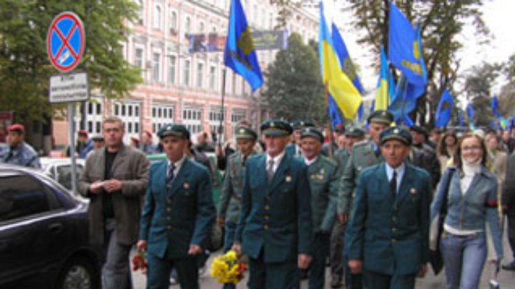 В Киеве прошел марш за признание УПА и митинги памяти жертв фашизма (Дополнено в 18:04)