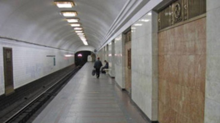 Станция метро "Арсенальная" остановила эскалатор на капремонт