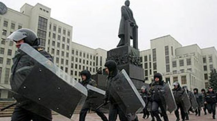 В Минске начались столкновения оппозиции со спецназом