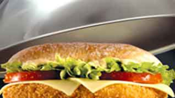 Американец требует миллион долларов за нож в сэндвиче