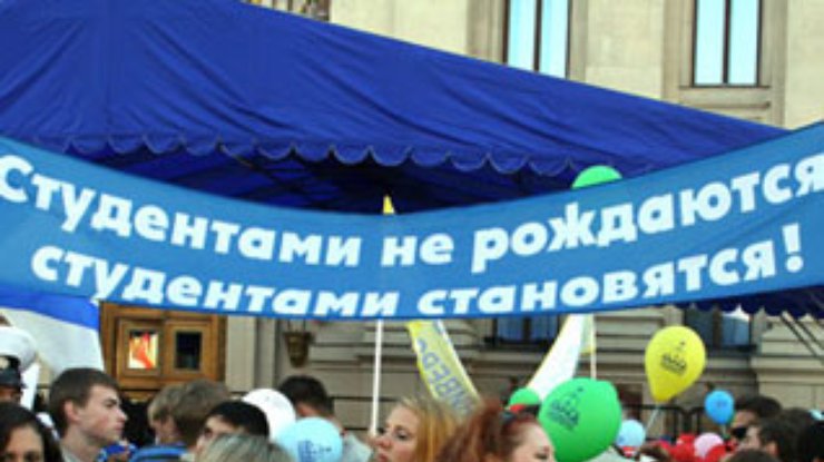 Украинским студентам повысят стипендии с 1 сентября