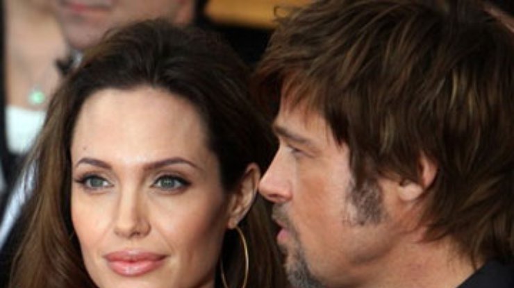 Дженнифер Энистон раскритиковала Анджелину Джоли за откровенность
