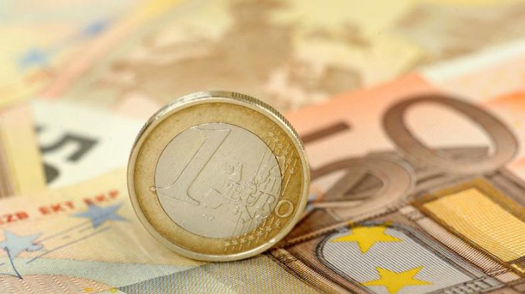 Курс валют на понедельник: доллар снизился, а евро укрепился