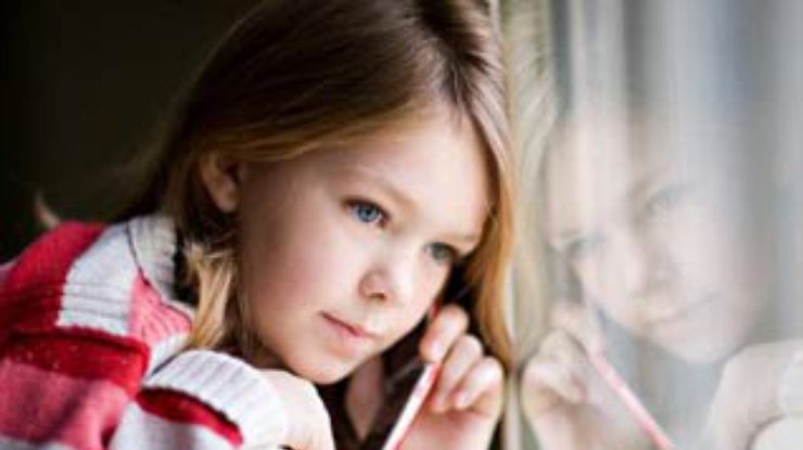 Медики: Детям до 12 лет нельзя пользоваться мобильным телефоном